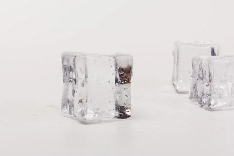 Ice cubes in close-up on gray background Foto stock