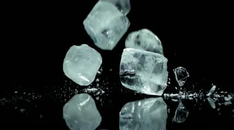 Ice cubes dropping in super slow motion high speed camera 库存影片 22101504