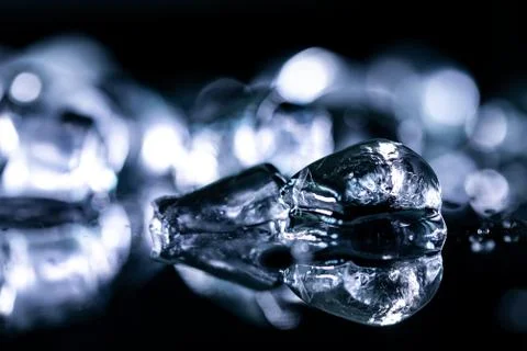 Ice cubes reflection on black background. close up Foto stock