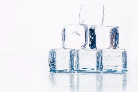 Ice cubes on table Stockfoto's