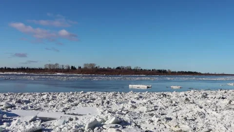Ice drift along the Tom river. Tomsk. Russia. 스톡 동영상 152520239