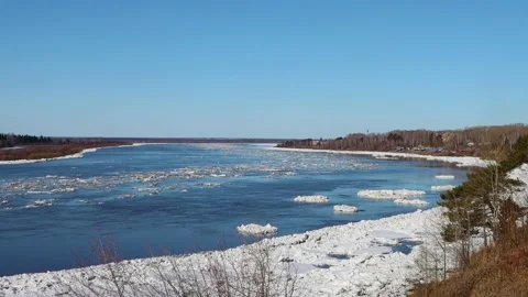 Ice drift along the Tom river. Tomsk. Russia. 스톡 동영상 152520262