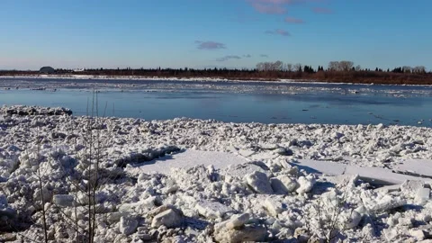 Ice drift along the Tom river. Tomsk. Russia. 스톡 동영상 152804362