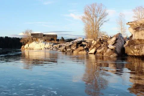 Ice drift on the big river in the spring 库存照片