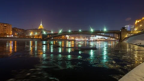 Ice drift on the Moscow river Stock Footage 99904340