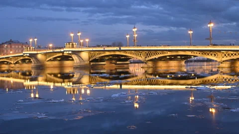 Ice drift on Neva river in evening Saint Petersburg, Russia. Time lapse Stock-Footage 220650492