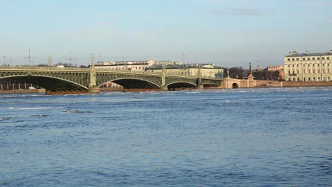 Ice drift on Neva river in Saint Petersburg, Russia. Time lapse Video stock 89410593