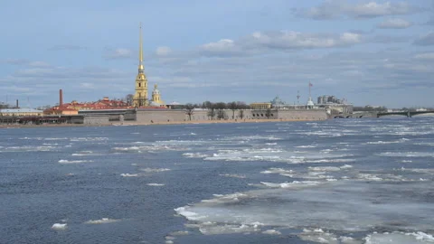 Ice drift on Neva river in Saint Petersburg, Russia. Time lapse 스톡 동영상 221675843