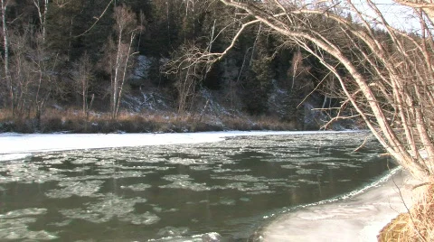 Ice drift on the river 動画素材 695959