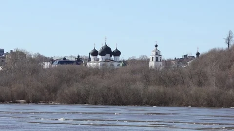Ice drift on the Vyatka River view of the Assumption Cathedral of the Trifrn Video stock 276854701