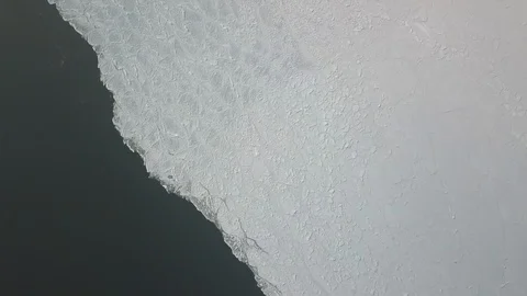 Ice edge on a lake Stockbeeldmateriaal 103061465