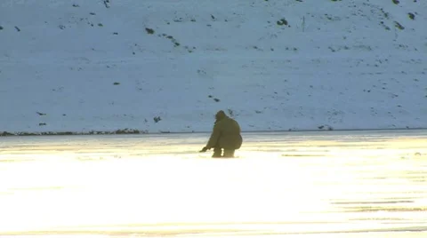Ice Fisherman Stockbeeldmateriaal 7737752