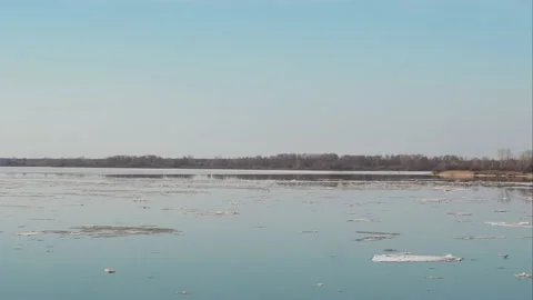 Ice floating on the big river. Stock Footage 152279806
