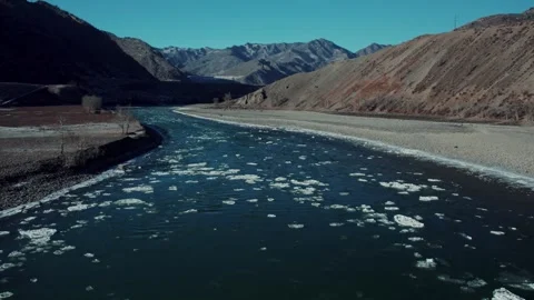 Ice floats on a river flowing among the Altai Mountains. Autumn. The Katun River Stock Footage 321908367