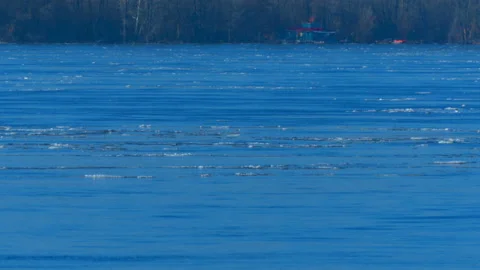 Ice floats on water Stock-Footage 91298391