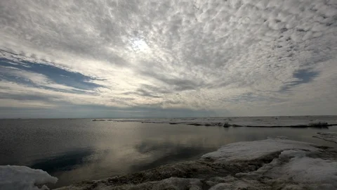 Ice floe drifting on the Arctic Ocean - Time lapse Vidéo 104959901