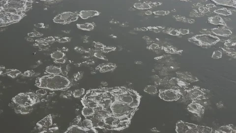 Ice floe on Vistula river Video stock 148114985