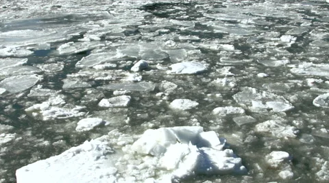 Ice flow in the Hudson Видео 59803327