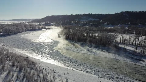 Ice flowing down Yellowstone River static shot Video stock 310568130