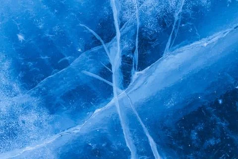 Ice formations reveal cracks on the surface of the frozen Great Slave Lake in Stock-Fotos