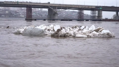 Ice goes down the river during a flood on the Belaya River in Ufa. Stock Footage 280284942