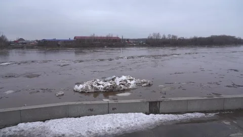 Ice goes down the river during a flood on the Belaya River in Ufa. Video stock 282732223