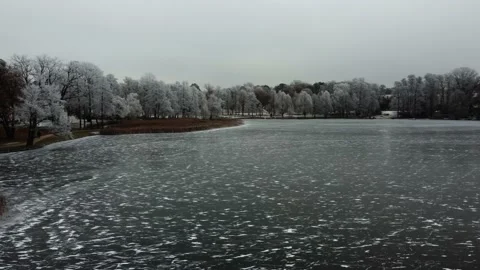 Ice lake in Germany. Winter. Drone view of ice lake. Snowy forest in winter. Stock-Footage 231114072