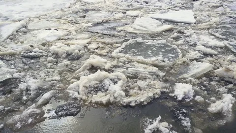 Ice melts on the river in the spring Stock-Footage 74998245