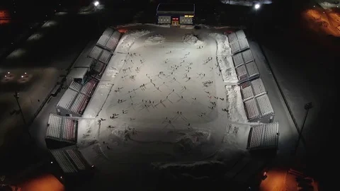 Ice rink open type, on which people skate Vídeos de archivo 124626084