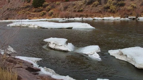 Ice river flow with islands Vídeo Stock 240337446