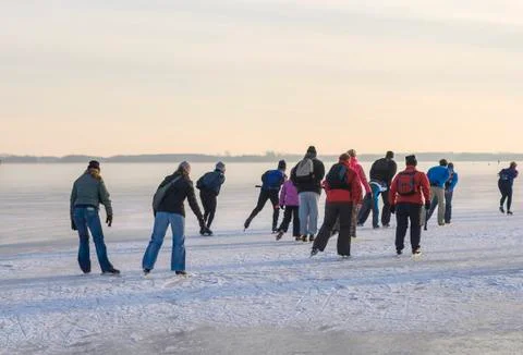 Ice skaters in group Stock-Fotos