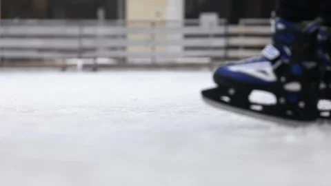 Ice skates in slow motion Stockbeeldmateriaal 122770453