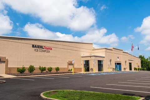 An ice-skating complex building in Cranberry, Pennsylvania, USA Stock Photos