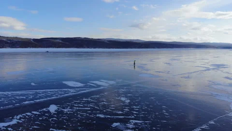 Ice skating on the lake. 動画素材 111011210