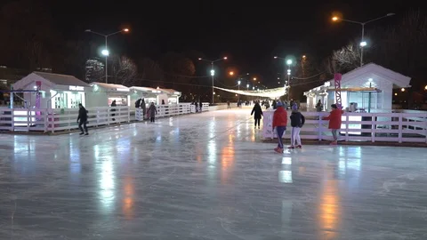 Ice skating park Stockbeeldmateriaal 124664506