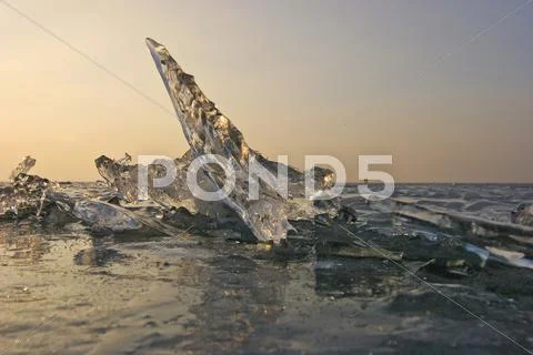 Ice at sunset on the frozen neusiedlersee lake near podersdorf, burgenland, a Stock Photos
