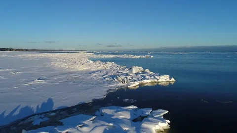 Ice on the surface of the ocean. Aerial video shooting Stock-Footage 101187540