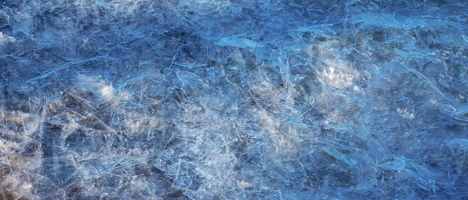 Ice surface of the river. Texture of ice shards. Winter background Foto stock