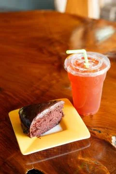 Ice tea with cake 스톡 사진