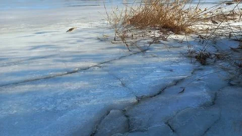Ice texture. icicles. winter. winter weather. stilt and snow. cracks in the.. Fotos de archivo