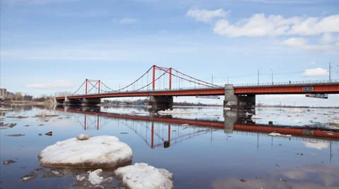 Ice, water and bridge Stockbeeldmateriaal 33963213