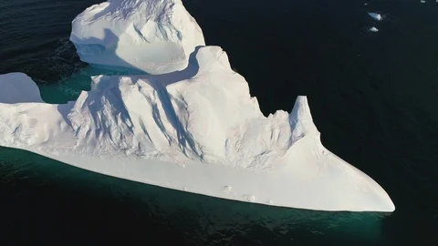 Iceberg float in antarctica ocean aerial view Video stock 100049815