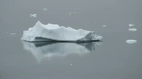 Iceberg lying in calm waters Video stock 840827