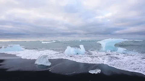 Iceberg pieces on Diamond beach Stock-Footage 82270924