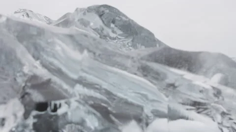 Iceberg on the rivers shore Video stock 65878664