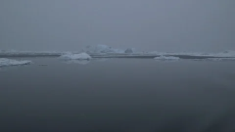 Icebergs under the falling snow in the Arctic Ocean, Greenland Video stock 102512029