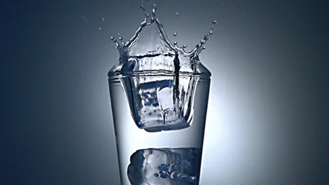 Icecube falling into glass with liquid isolated. 스톡 동영상 92064258