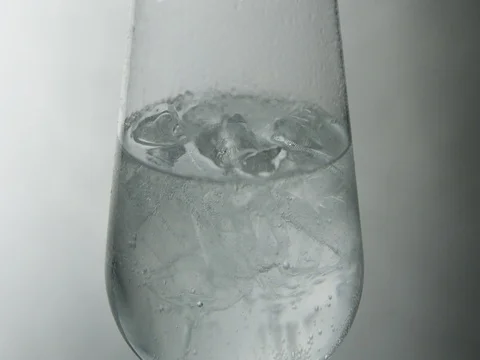 Iced bubbly drink 스톡 동영상 76675206