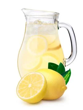 Iced lemonade pitcher with lemons Foto stock