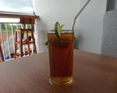 Iced tea with a slice of lime Stock Photos